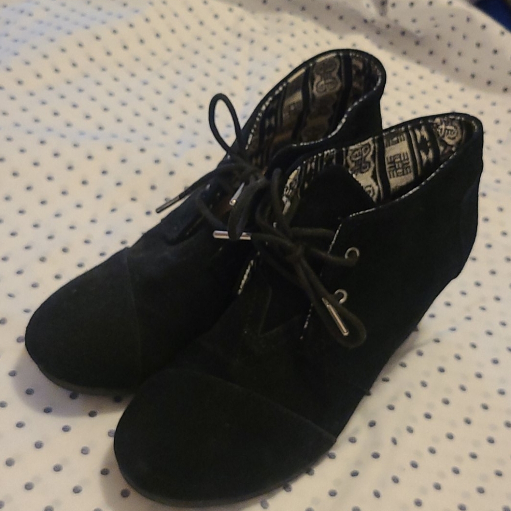 Toms wedges